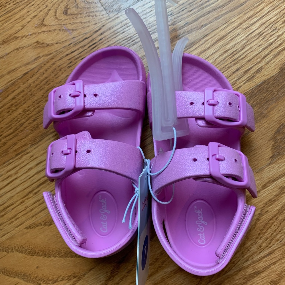 NWT Cat and Jack sandals in size 7